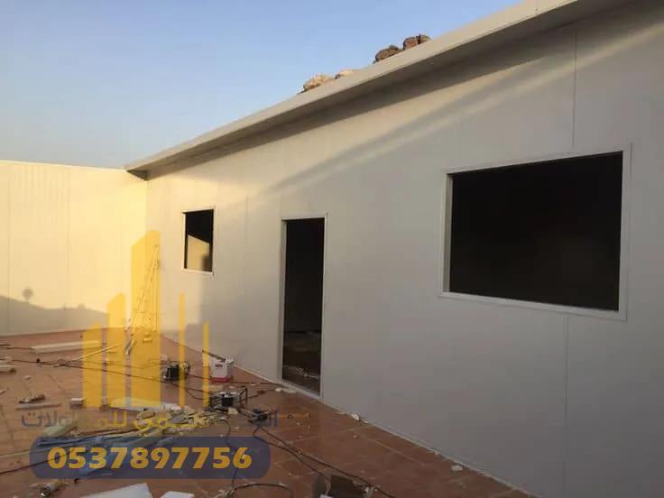 بناء ملاحق ساندوتش بانل بالرياض | شركة القاسمي للمقاولات | عازلة وسريعة التنفيذ